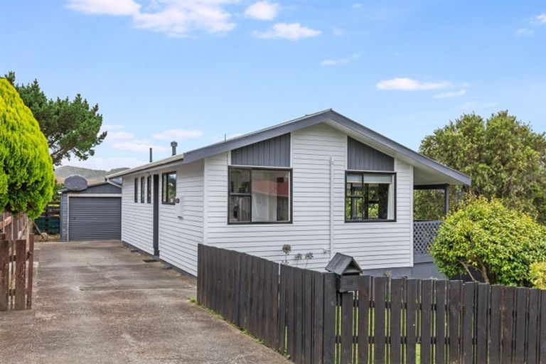 Photo of property in 10 Sombrero View, Ascot Park, Porirua, 5024