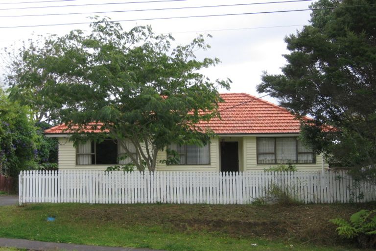 Photo of property in 4 Rambler Crescent, Beach Haven, Auckland, 0626