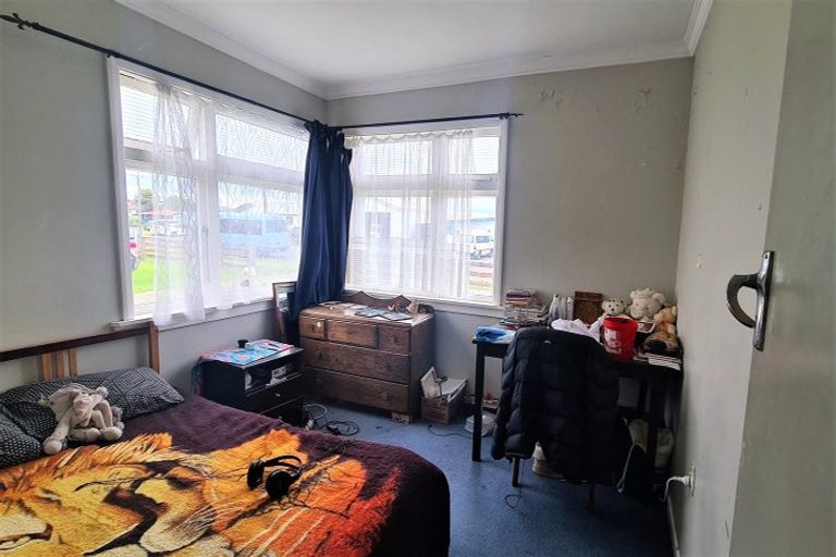 Photo of property in 10 Tennyson Street, Opunake, 4616