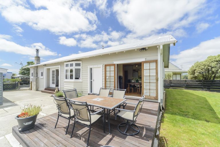 Photo of property in 20 Perrin Place, Kelvin Grove, Palmerston North, 4414