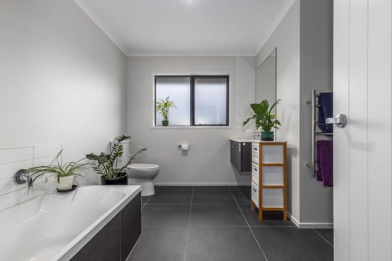 Photo of property in 28 Mooring Close, Whitby, Porirua, 5024