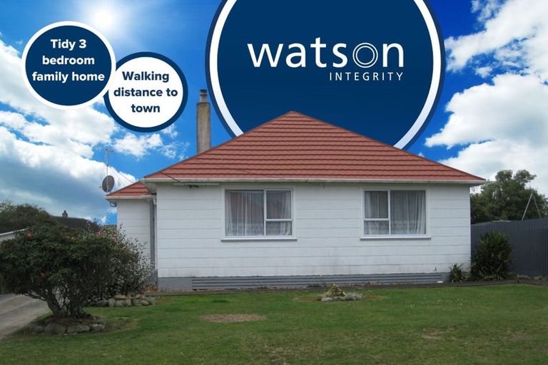 Photo of property in 6 Goldsmith Crescent, Levin, 5510