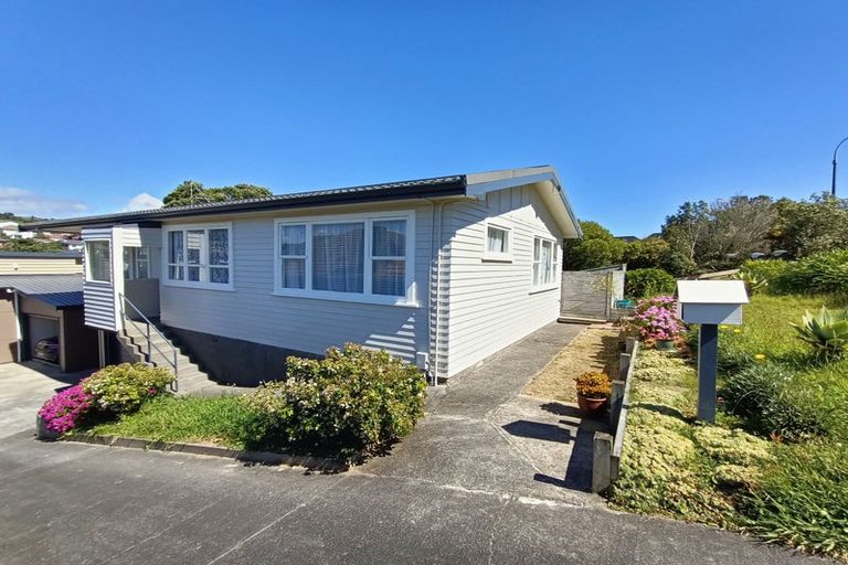 Photo of property in 42 Bracken Road, Paparangi, Wellington, 6037