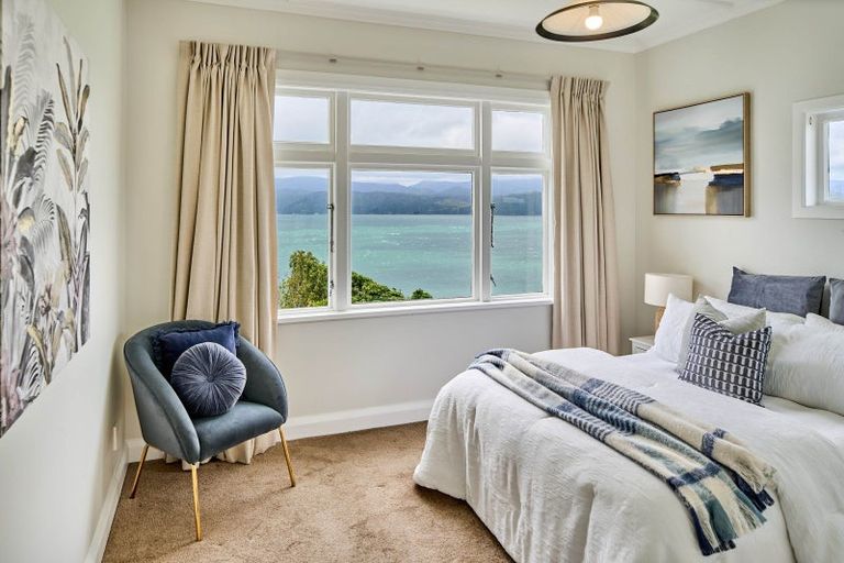 Photo of property in 134 Nevay Road, Karaka Bays, Wellington, 6022