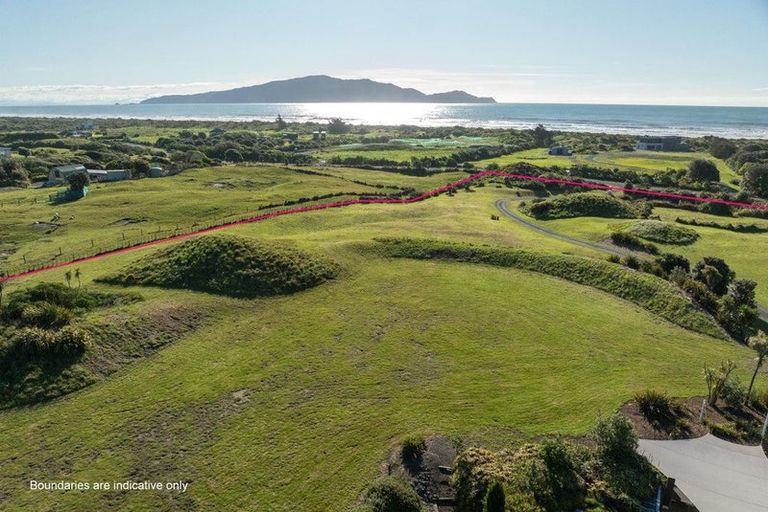 Photo of property in 155 Paetawa Road, Peka Peka, Waikanae, 5391