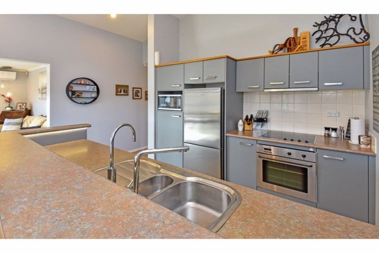 Photo of property in 69 Riverton Drive, Randwick Park, Auckland, 2105