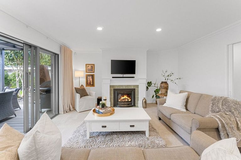 Photo of property in 10f Tupare Place, Highlands Park, New Plymouth, 4312