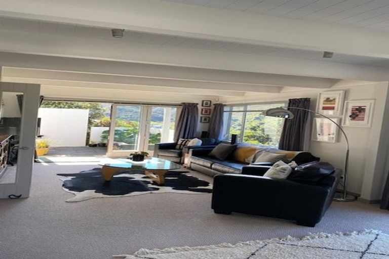 Photo of property in 16 Cavalry Close, Crofton Downs, Wellington, 6035