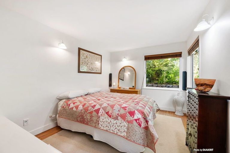 Photo of property in 96 Nicholson Road, Khandallah, Wellington, 6035