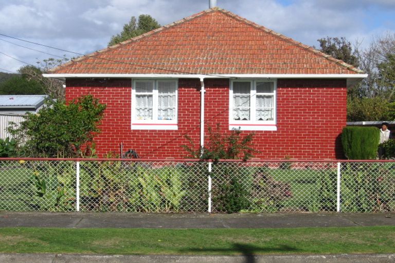 Photo of property in 28 Peck Street, Taita, Lower Hutt, 5011