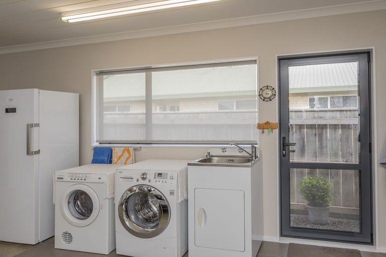 Photo of property in 63a Winchester Street, Levin, 5510