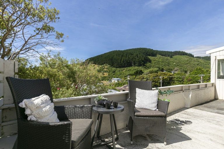 Photo of property in 44 Raroa Terrace, Tawa, Wellington, 5028