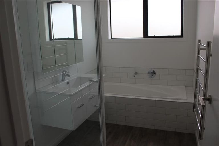 Photo of property in 4 Links Drive, Waiwhakaiho, New Plymouth, 4312