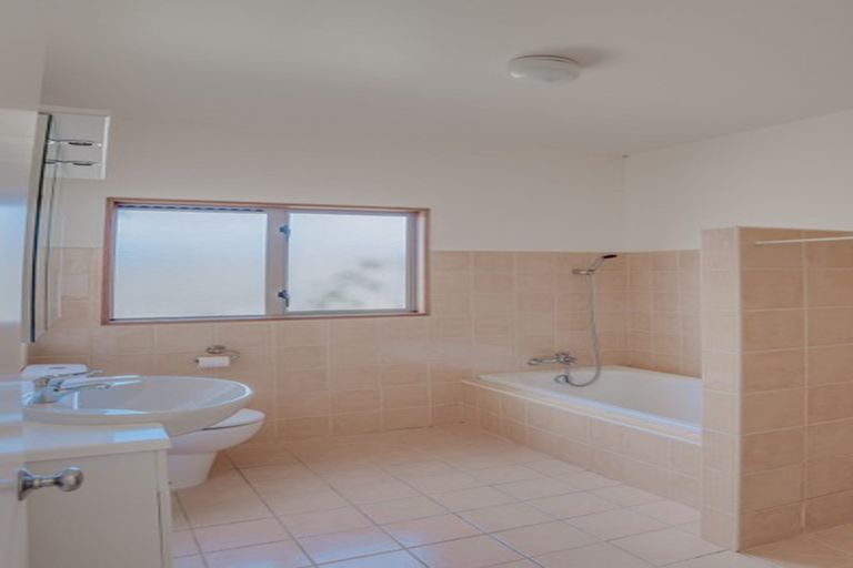 Photo of property in 6 Baker Grove, Wanaka, 9305