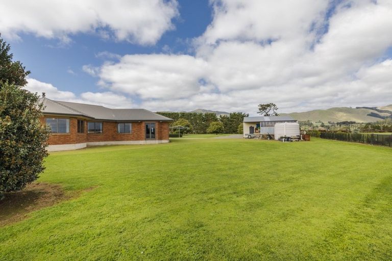 Photo of property in 689 Makerua Road, Tokomaru, Palmerston North, 4474