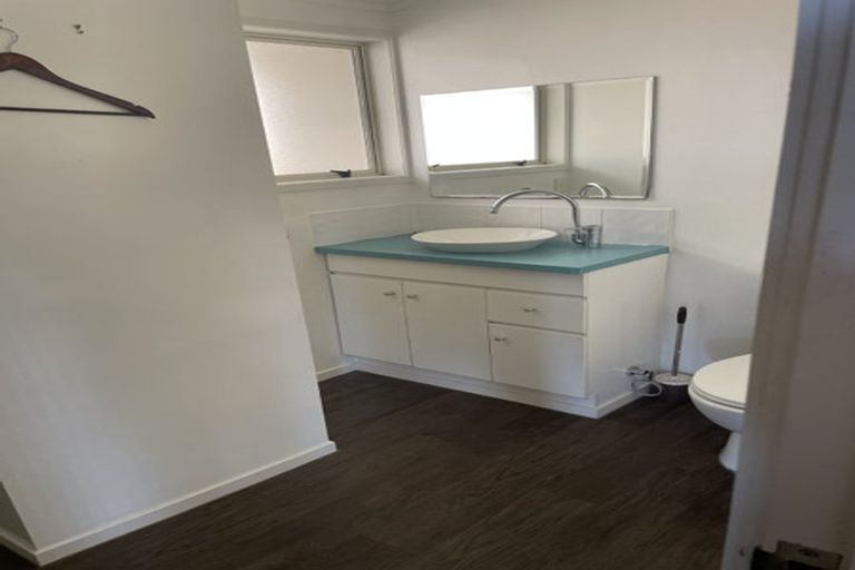 Photo of property in 48 Tauhinu Road, Greenhithe, Auckland, 0632