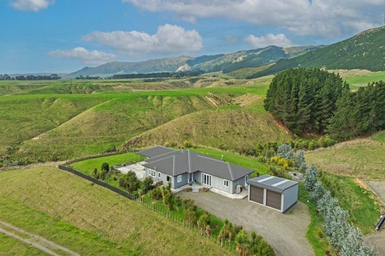Photo of property in 52 Highland View Drive, Tokomaru, Palmerston North, 4474