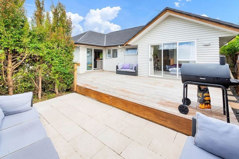 Photo of property in 11 Mural Place, Greenhithe, Auckland, 0632