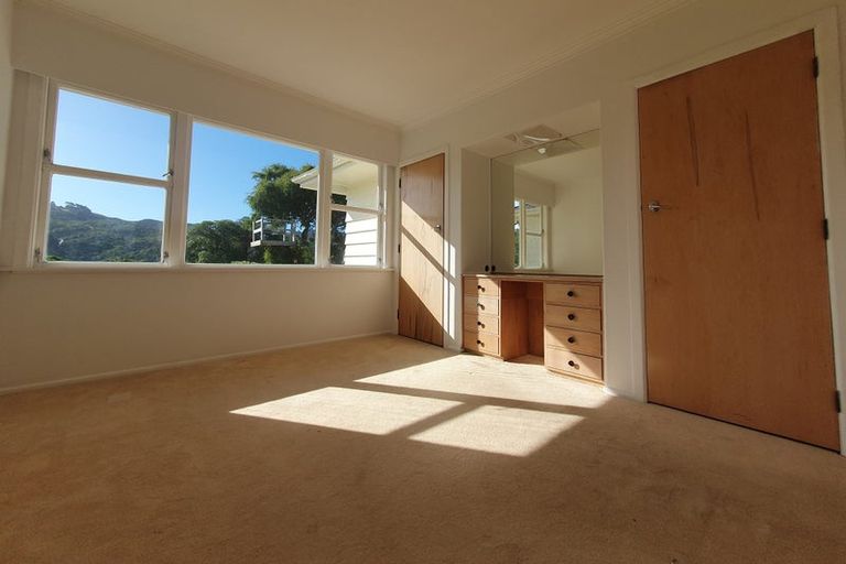 Photo of property in 11 Singers Road, Korokoro, Lower Hutt, 5012