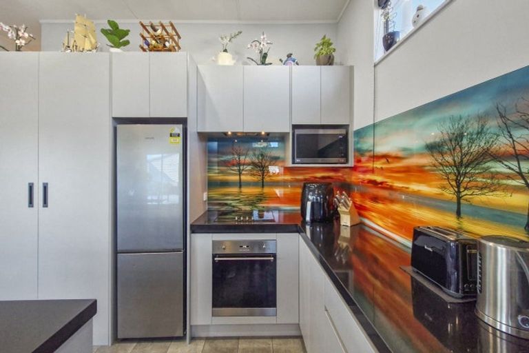 Photo of property in 25 Hall Place, Foxton Beach, Foxton, 4815