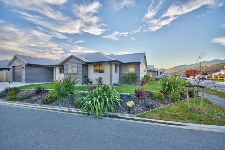 Photo of property in 2 Tudor Lane, Lower Shotover, Queenstown, 9304