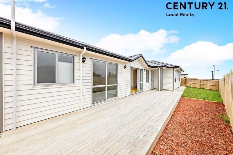 Photo of property in 1 Huahua Crescent, Papakura, 2110