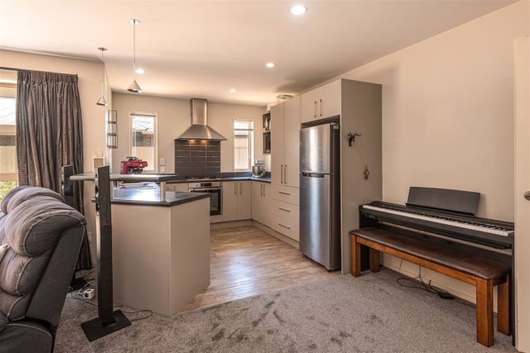 Photo of property in 37 Country Palms Drive, Halswell, Christchurch, 8025