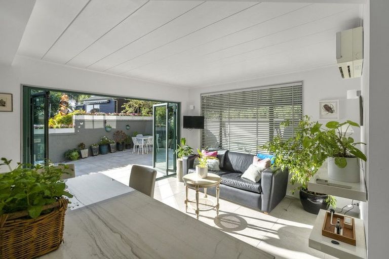 Photo of property in 56a Wairoa Road, Narrow Neck, Auckland, 0624