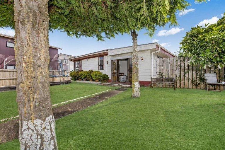 Photo of property in 3 Poutini Place, Manurewa, Auckland, 2102