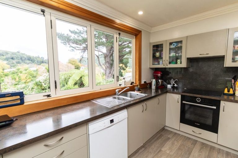 Photo of property in 18 Whangakoko Grove, Birchville, Upper Hutt, 5018