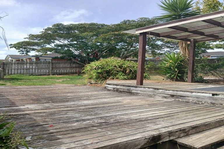 Photo of property in 15 Kopara Place, Clendon Park, Auckland, 2103