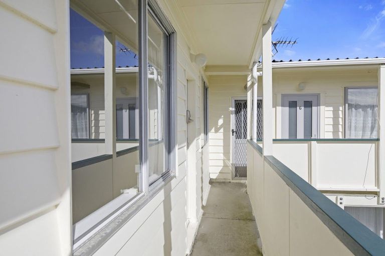 Photo of property in 8/19 Pirie Crescent, Moera, Lower Hutt, 5010