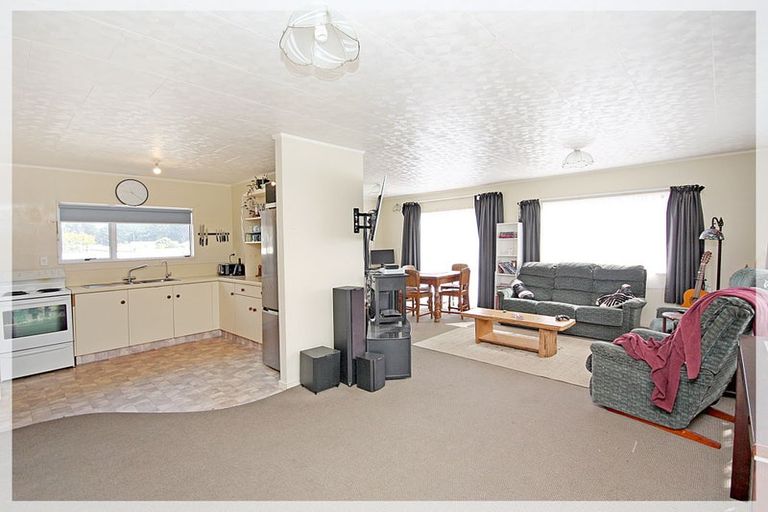 Photo of property in 28 Cousins Avenue East, Foxton Beach, Foxton, 4815