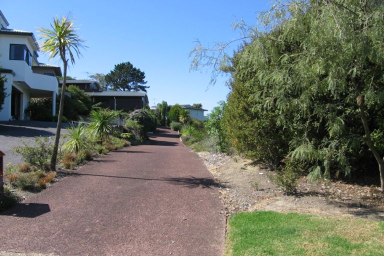 Photo of property in 2/6 Seaford Place, Murrays Bay, Auckland, 0630