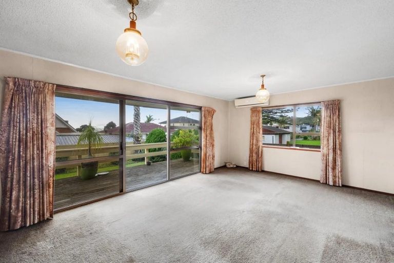 Photo of property in 22 Rogers Avenue, Eastern Beach, Auckland, 2012