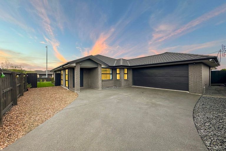 Photo of property in 16 Saddlers Lane, Yaldhurst, Christchurch, 8042