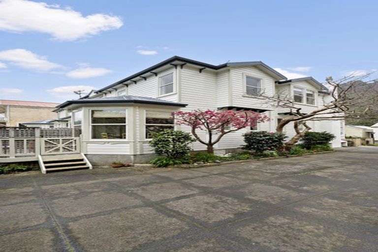 Photo of property in 1/23 Glenbervie Terrace, Thorndon, Wellington, 6011