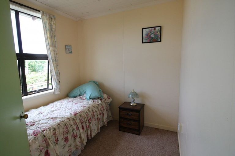 Photo of property in 2 Moana Street, Kaka Point, 9271