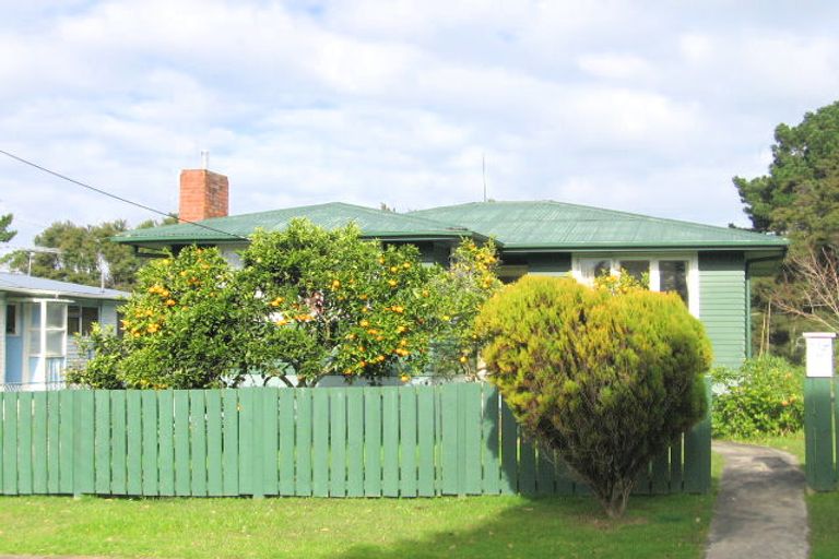 Photo of property in 13 Helena Street, Massey, Auckland, 0614