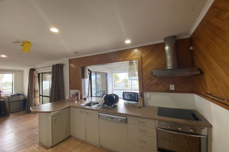 Photo of property in 63 Lynwood Road, New Lynn, Auckland, 0600