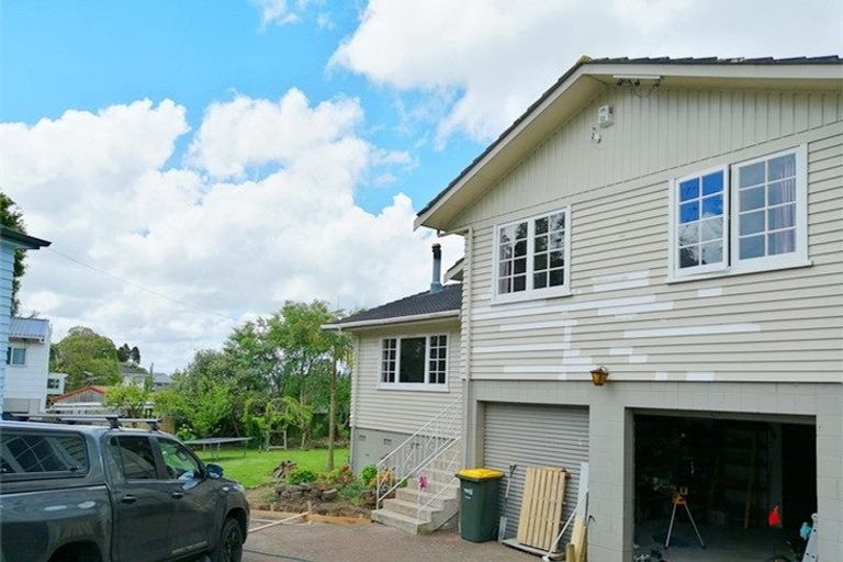 Photo of property in 14 Porter Avenue, Te Atatu South, Auckland, 0610