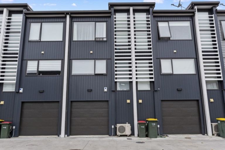 Photo of property in 10 Carder Court, Hobsonville, Auckland, 0618