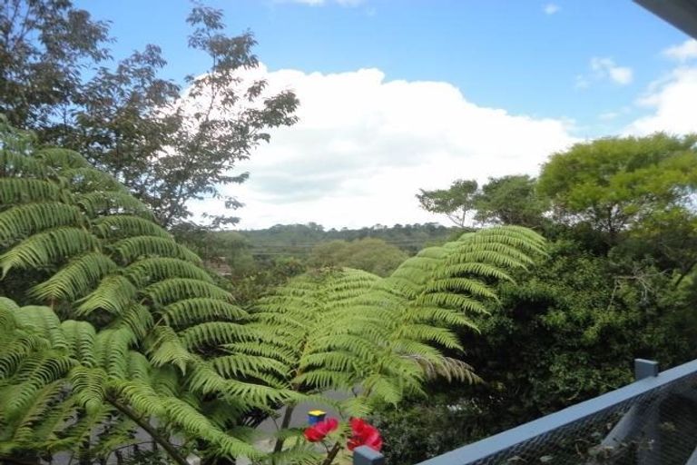 Photo of property in 9 Hiwihau Place, Glenfield, Auckland, 0629