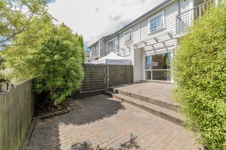 Photo of property in 6/78 Fernhill Way, Oteha, Auckland, 0632