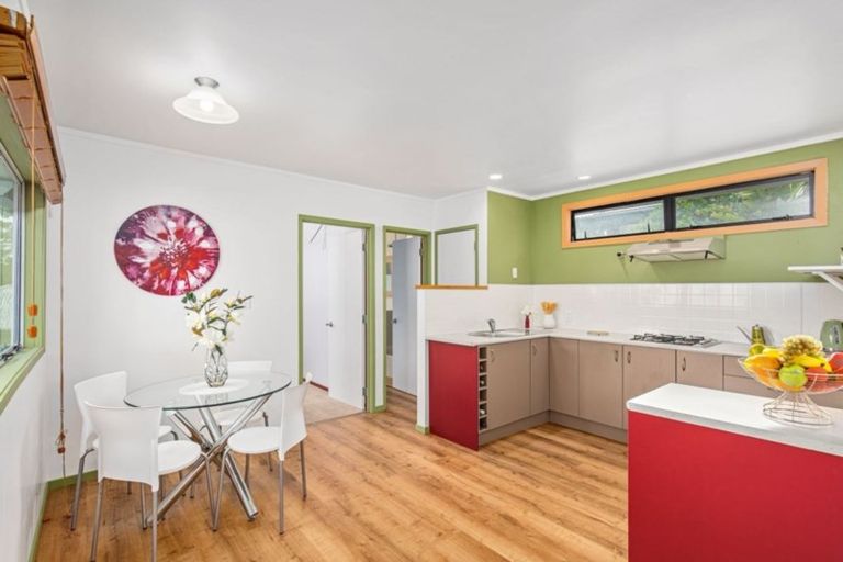 Photo of property in 1/645 Swanson Road, Swanson, Auckland, 0612