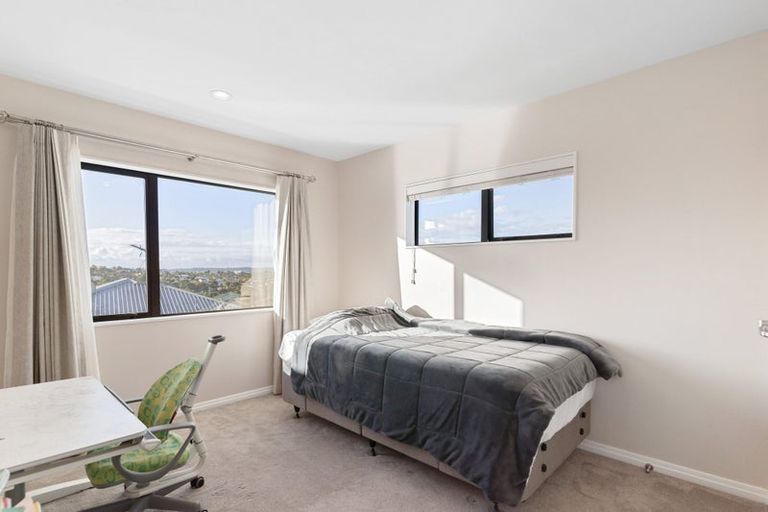 Photo of property in 11 Matisse Drive, West Harbour, Auckland, 0618
