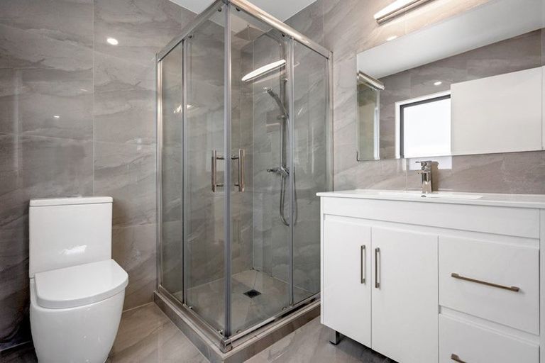 Photo of property in 18a Riverpark Crescent, Henderson, Auckland, 0610