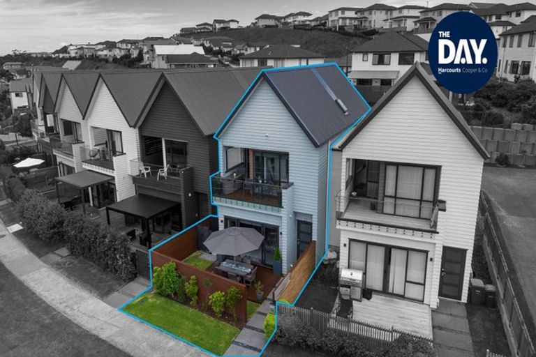 Photo of property in 22 Arran Point Parade, Orewa, 0931