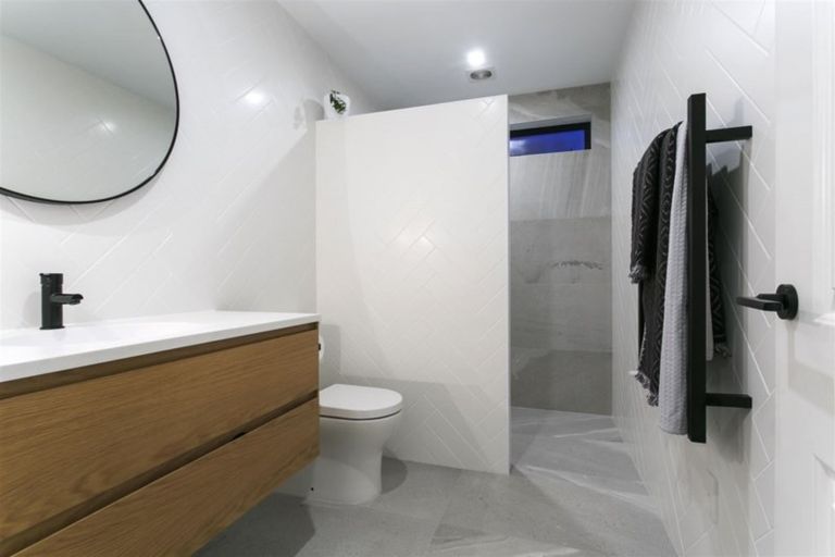 Photo of property in 10 Hillcrest Road, Hatfields Beach, Orewa, 0931