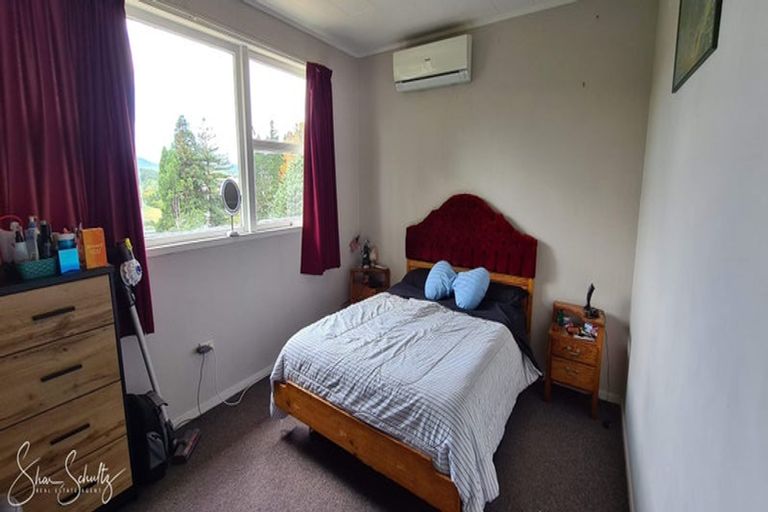 Photo of property in 14 View Street, Maungaturoto, 0520